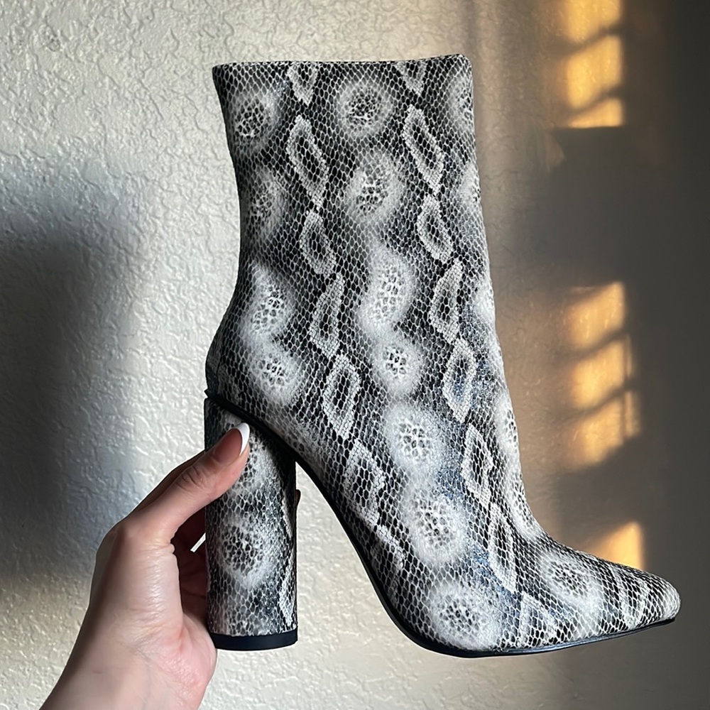 FASHION NOVA Booties